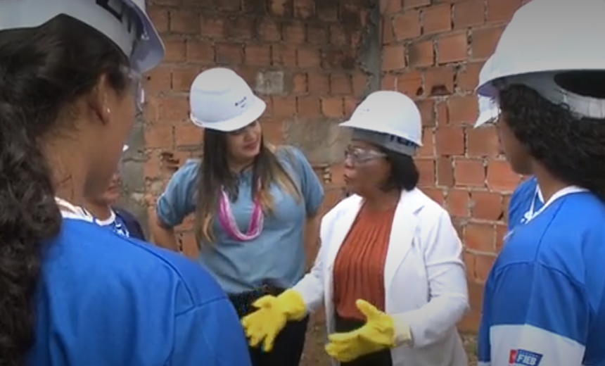 Programa oferece capacitação para mulheres atuarem na construção civil; vídeo