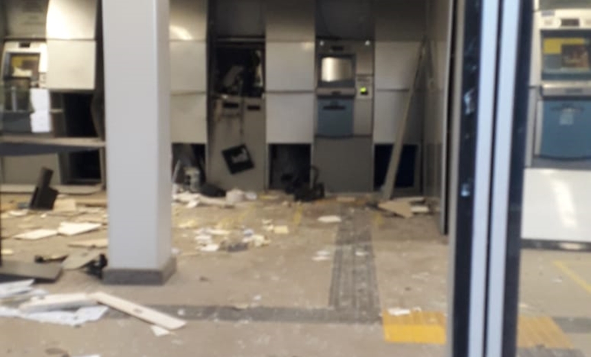 Vídeo: agência bancária é explodida por criminosos durante madrugada em Barreiras