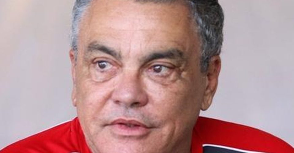 Correndo risco de ser afastado, Paulo Carneiro rebate denúncia do Conselho Fiscal do Vitória