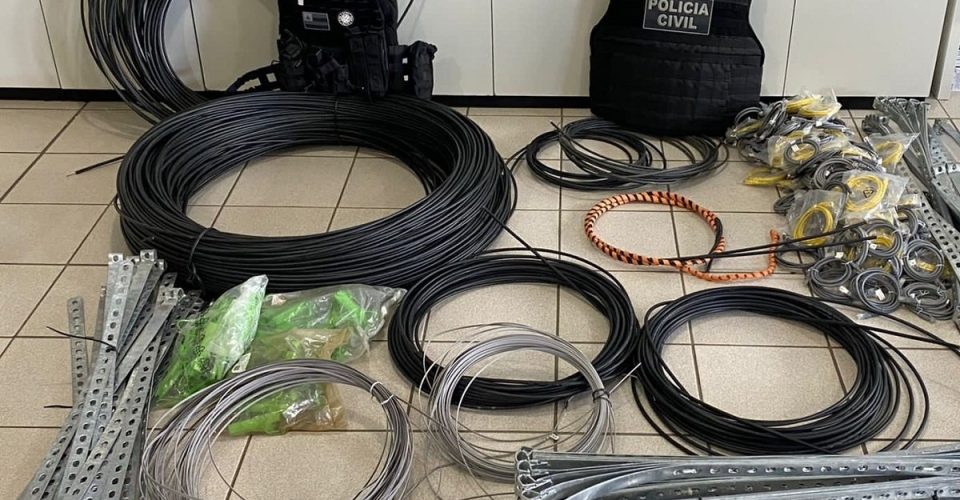Dupla é presa por receptação de material furtado de operadora de internet em Vitória da Conquista