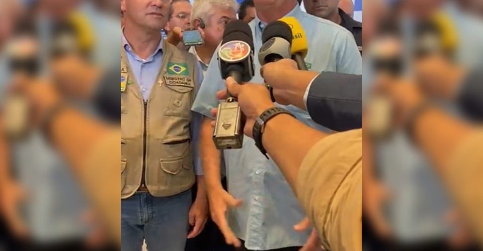 Em Salvador, Bolsonaro diz que desobrigação das máscaras pode acontecer até o fim de março e garante apoio a João Roma