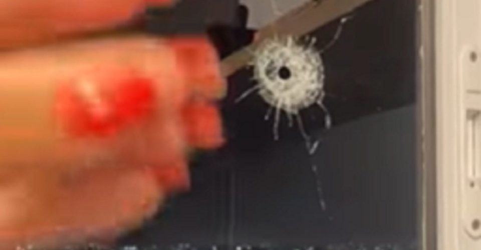 Médica é surpreendida com tiro de fuzil que atinge janela de seu apartamento em Salvador