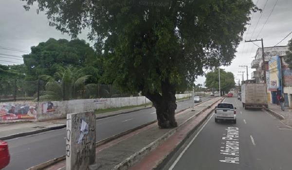 Motociclista morre após se envolver em acidente com ônibus no Subúrbio de Salvador
