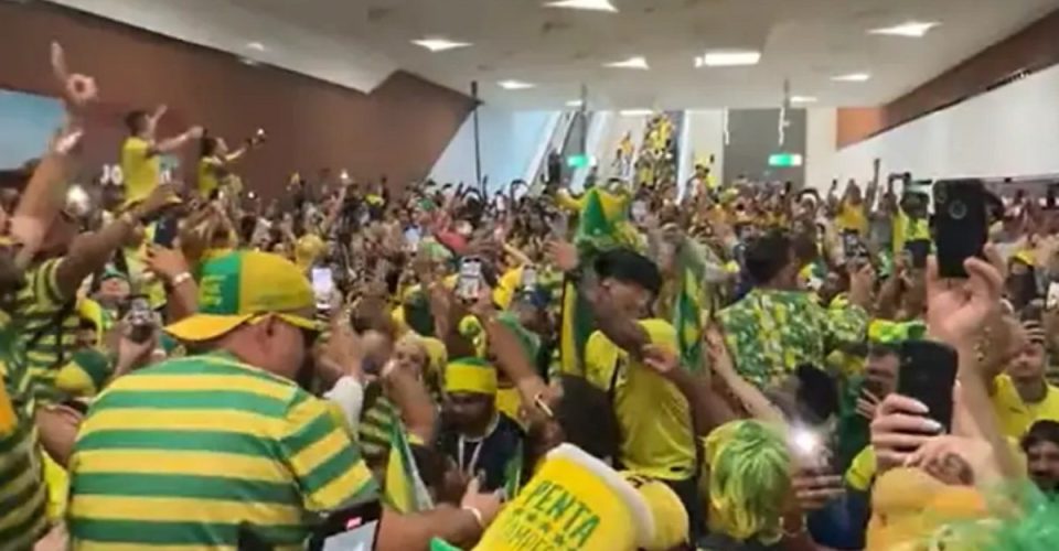 Negócio do Catar: torcedores brasileiros revendem ingressos da Copa por até R$ 36 mil