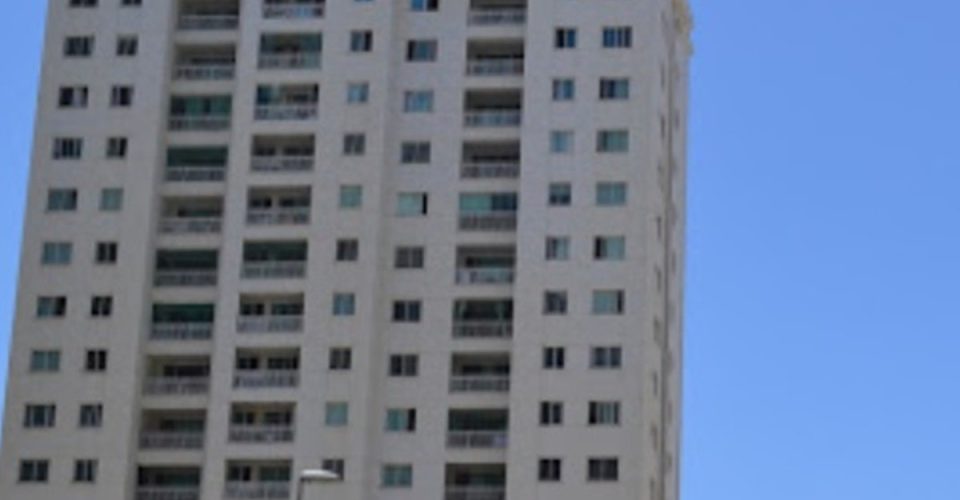 Para se livrar da patroa, babá despenca de apartamento do terceiro andar dentro de condomínio de classe alta em Salvador
