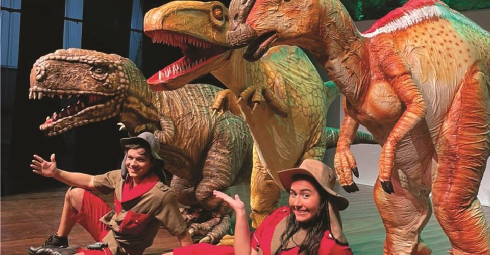 Que tal levar as crianças para verem réplicas de dinossauros no teatro? veja programação