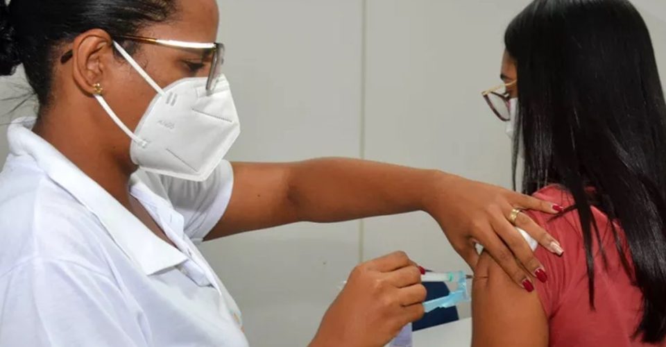 Vacinação contra a Covid-19 segue acontecendo nesta quinta-feira em Salvador