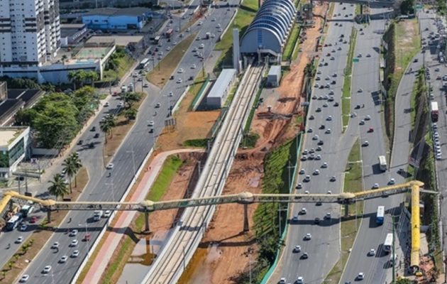 Trânsito na Avenida Paralela sofrerá modificações durante a noite até a quarta-feira (7)