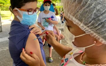 Vacinação contra Covid-19 segue neste sábado para público infantil de Salvador; confira os documentos necessários
