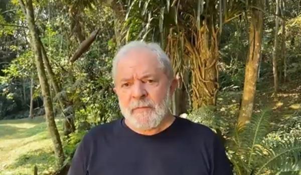 VÍDEO: Lula diz que Bolsonaro vive 