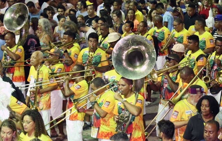 Bandas de sopro e percussão animam foliões nesta quarta-feira na Barra; confira atrações