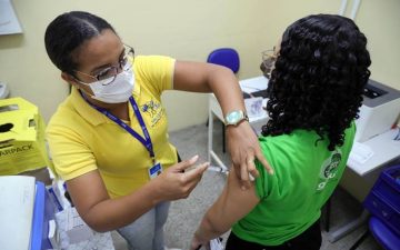 Secretaria de Saúde vai ampliar vacinação contra Covid-19 antes do Carnaval