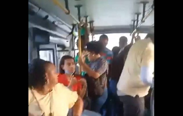 Passageiros se assustam e se jogam para fora de ônibus durante assalto em Camaçari