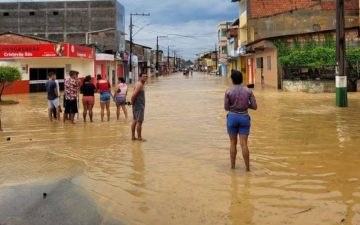 Sobe para 62 o número de cidades afetadas pela chuva na Bahia