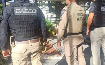 PMs, policial penal e mais um homem são investigados por tráfico de armas, em Salvador
