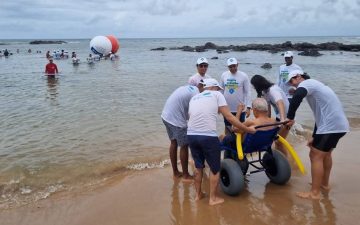 ParaPraia: 9ª edição de projeto proporciona banho de mar assistido para PcD, em Salvador