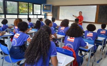 Governo baiano destina mais de R$ 630 mi para programa que visa a permanência do estudante na escola