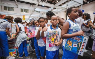 Cerca de 10 mil vales-livro serão distribuídos na Bienal Bahia para alunos da rede municipal