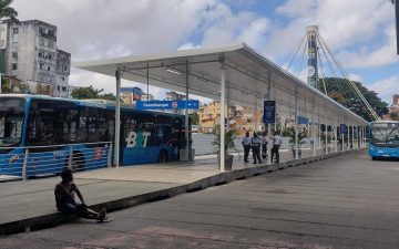 Inaugurada há 4 dias, linha do BRT tem operação interrompida por conta de ato na Lapa