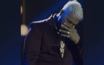 'Reinventar': abalado com recente separação, Belo desaba em choro durante show; veja vídeo