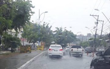 Salvador sai do nível de alerta para deslizamentos, mas final de semana será de chuva; confira a previsão