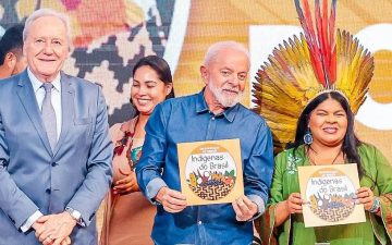 Lula assina decreto de demarcação e homologa terra indígena na Bahia