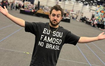 Greg, de 'Todo Mundo Odeia o Chris', chega ao Brasil para entrevista no 'The Noite', do SBT