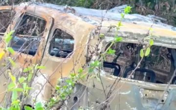 Carro de taxista desaparecido é encontrado queimado em área de desova