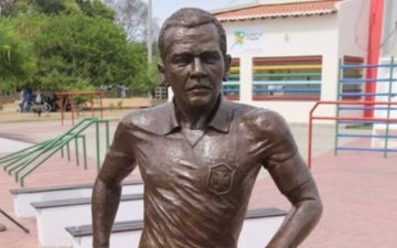 Após recomendação do MP, Prefeitura de Juazeiro recolhe estátua de Daniel Alves