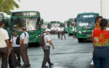 Alegando assédio moral e descumprimento de acordo, rodoviários atrasam saída de ônibus em Salvador