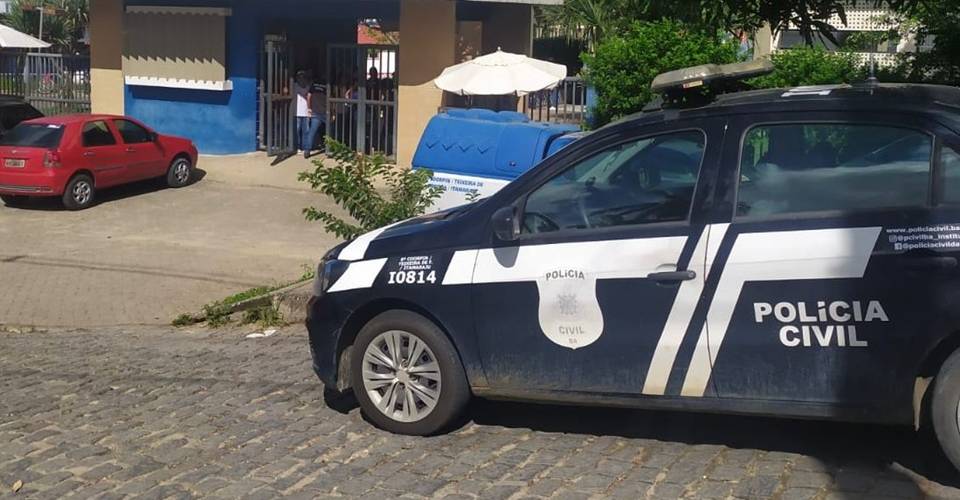 Diretora de escola estadual é investigada por supostos desvios de cartões de auxílio estudantil no sul da Bahia