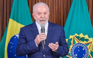 Lula lança novo programa e diz que país não deve 'depender eternamente' de Bolsa Família