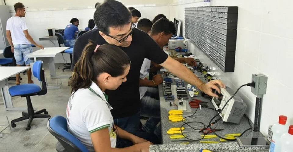 Pronatec: governo baiano abre inscrições para 940 vagas em cursos técnicos gratuitos