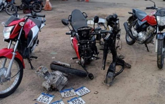 PMs prendem dois homens e recuperam três motocicletas roubadas no bairro de Paripe