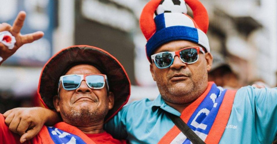Óculos de sol falsificados causam risco a foliões no Carnaval